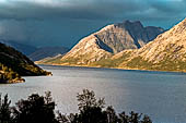 Parco Jotunheimen, Norvegia. Tramonto sul Knutsho oltre il Gjende visto da Memurubu. 